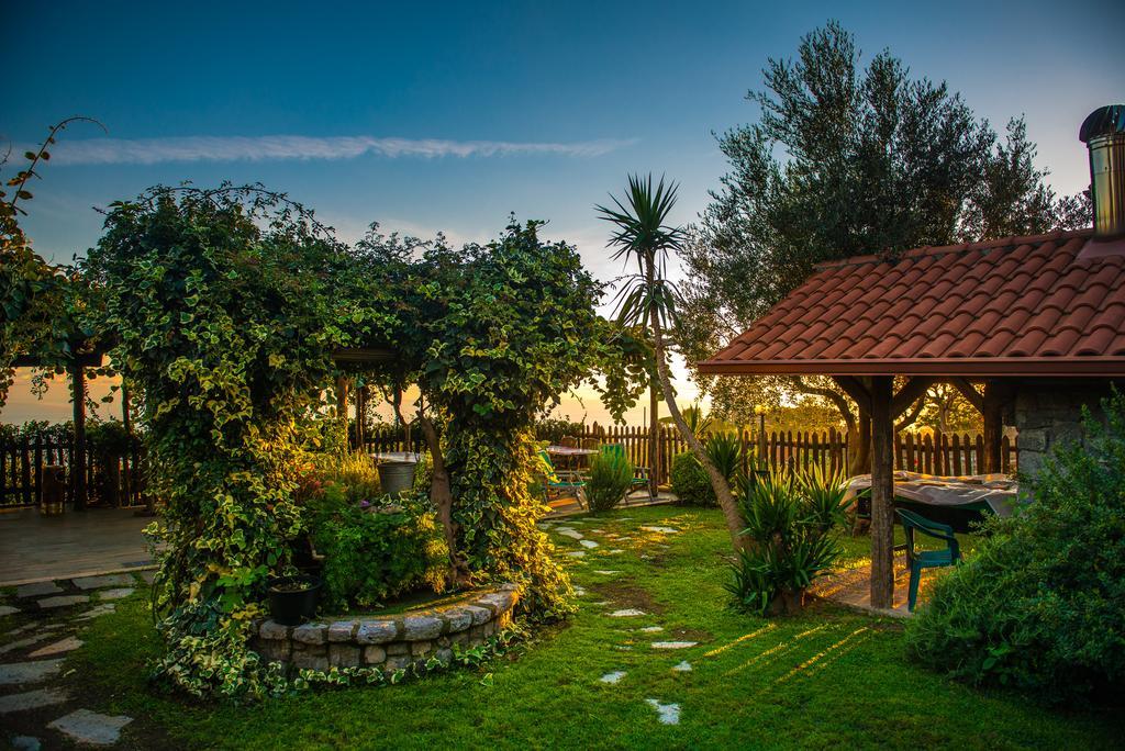 Agriturismo Mare E Monti 아제롤라 외부 사진