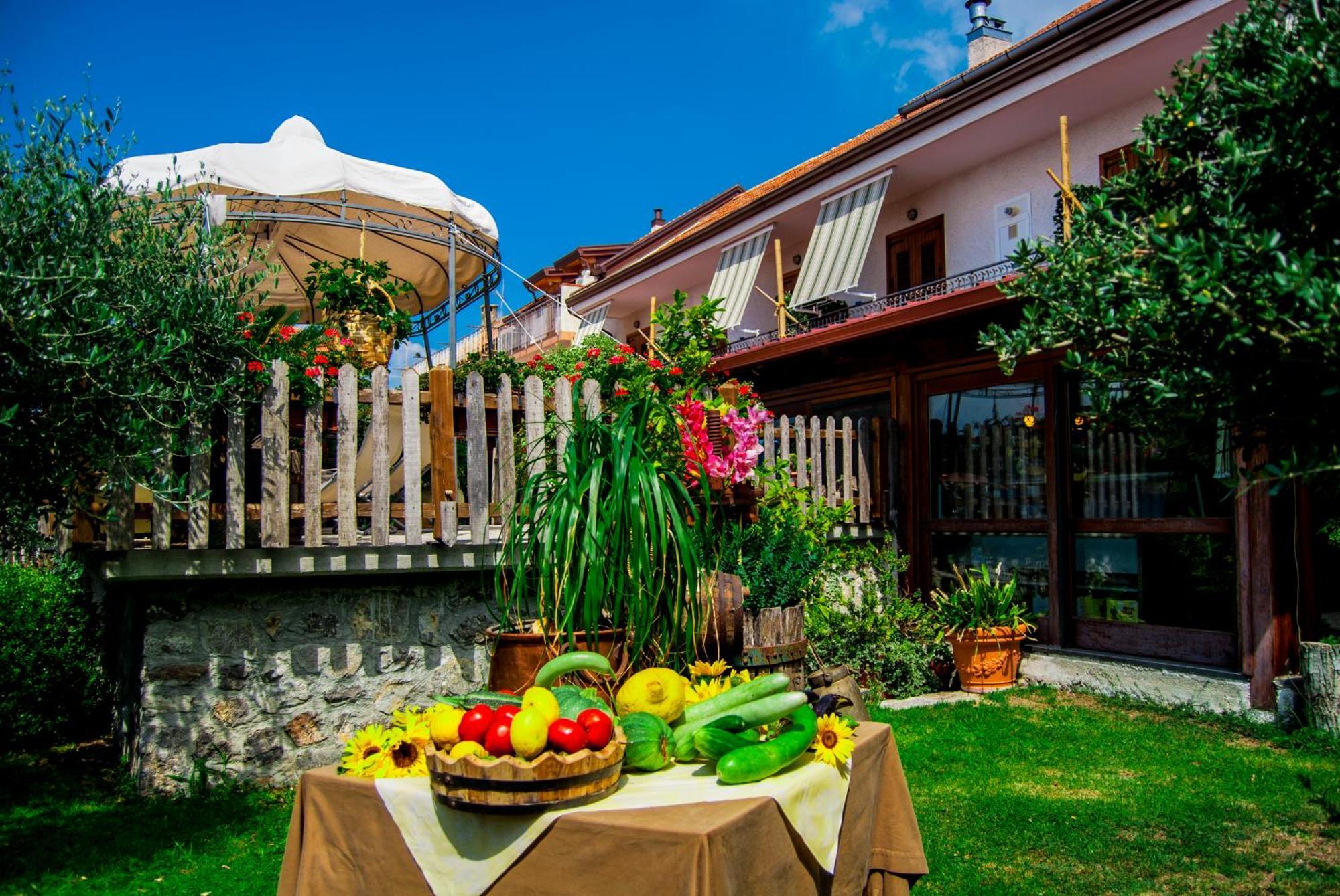 Agriturismo Mare E Monti 아제롤라 외부 사진